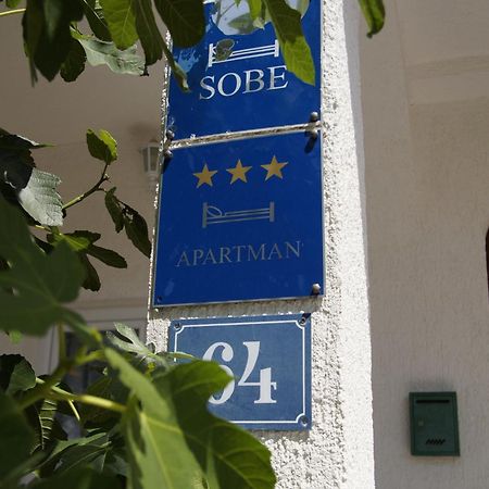 Apartmenthaus Hana Karlobag Esterno foto