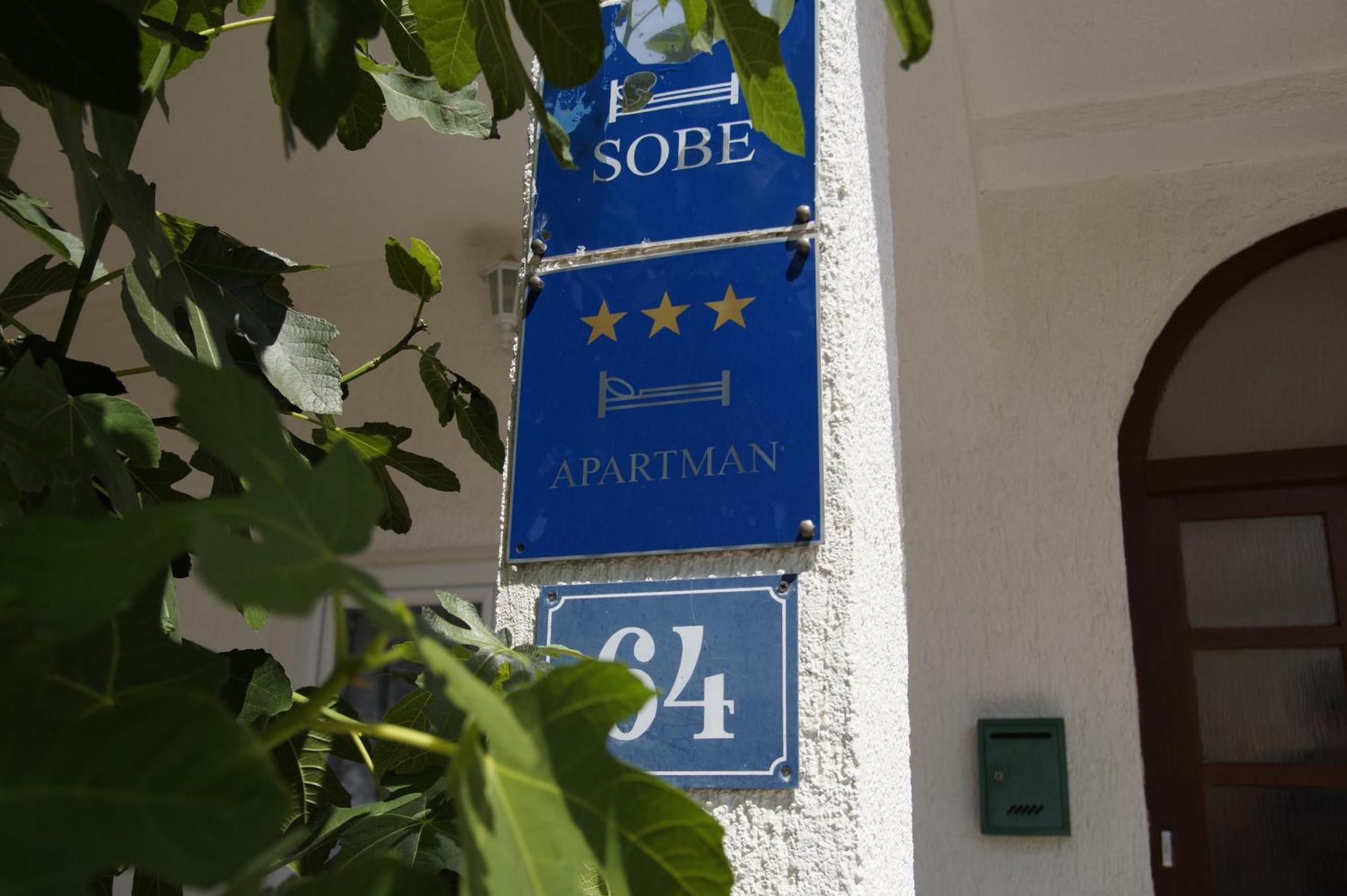 Apartmenthaus Hana Karlobag Esterno foto