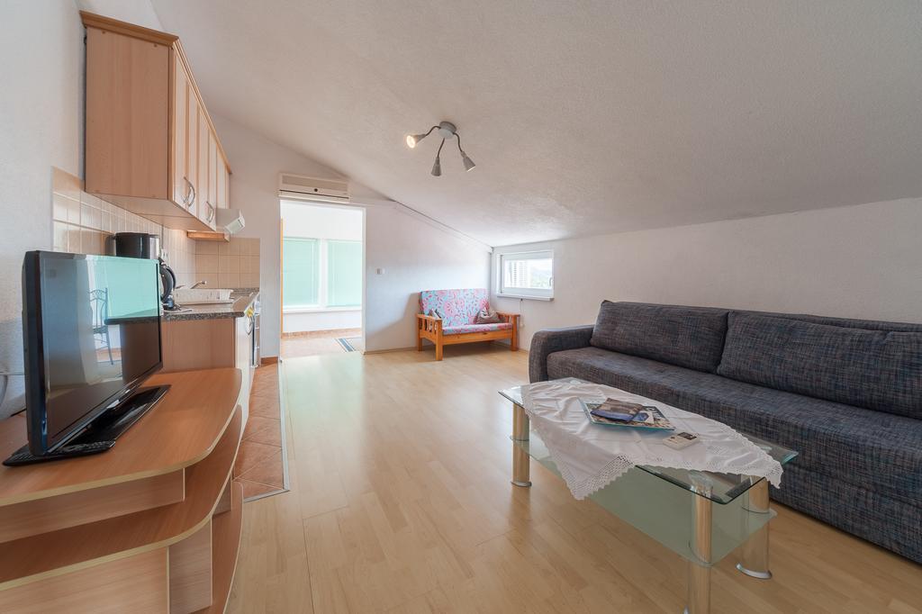 Apartmenthaus Hana Karlobag Esterno foto