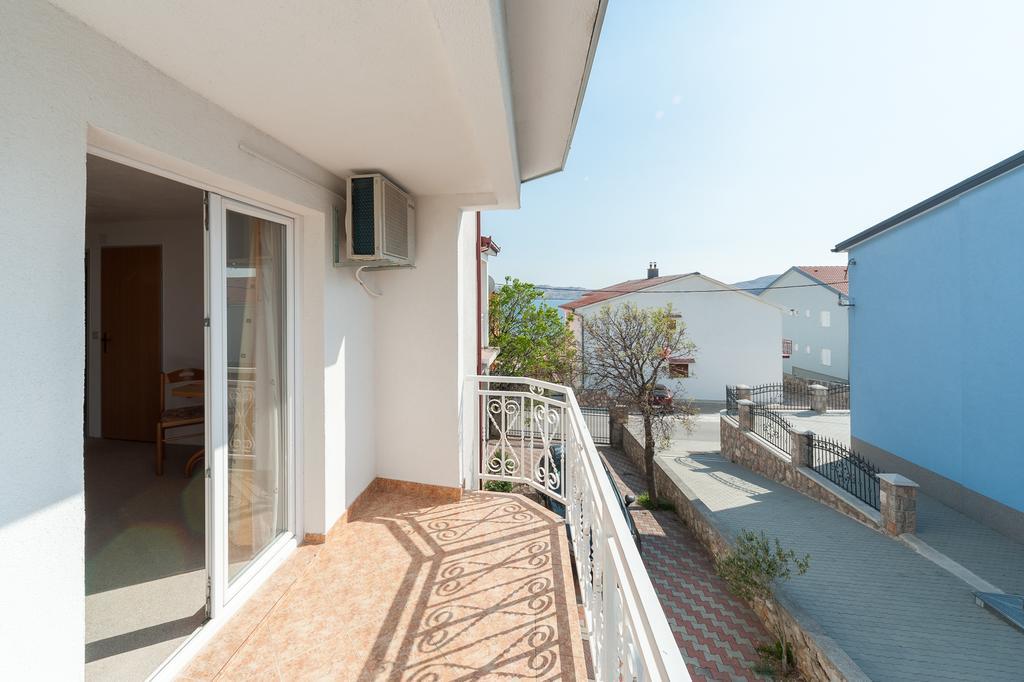 Apartmenthaus Hana Karlobag Esterno foto