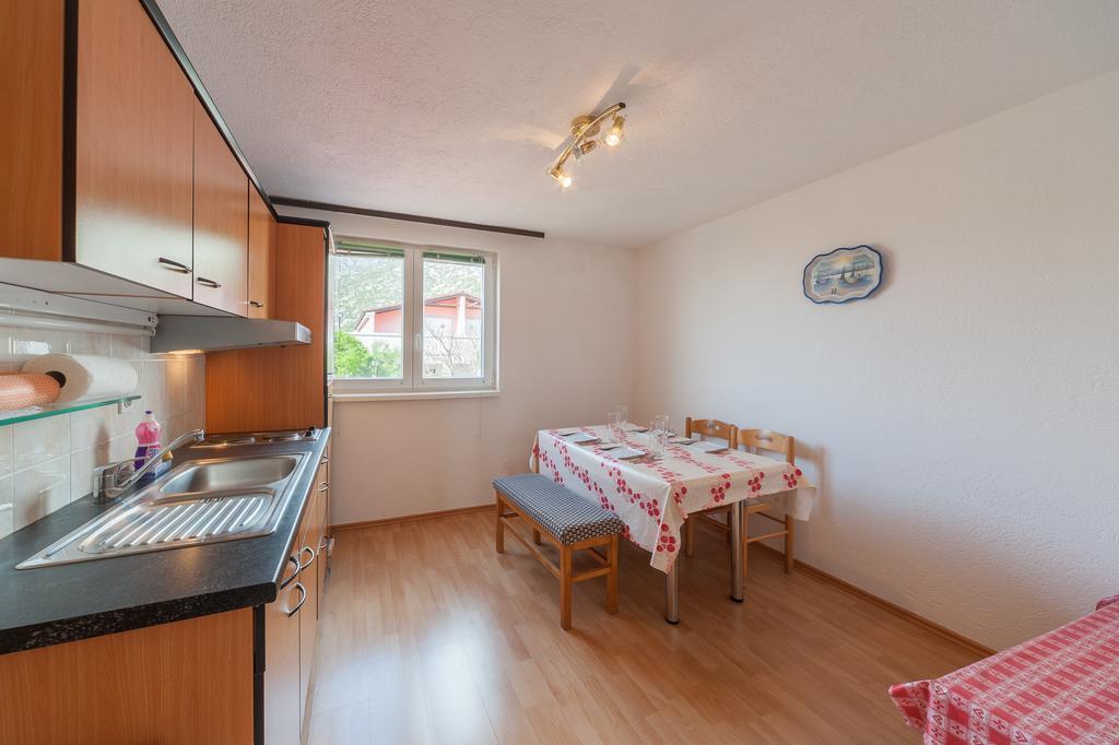 Apartmenthaus Hana Karlobag Esterno foto