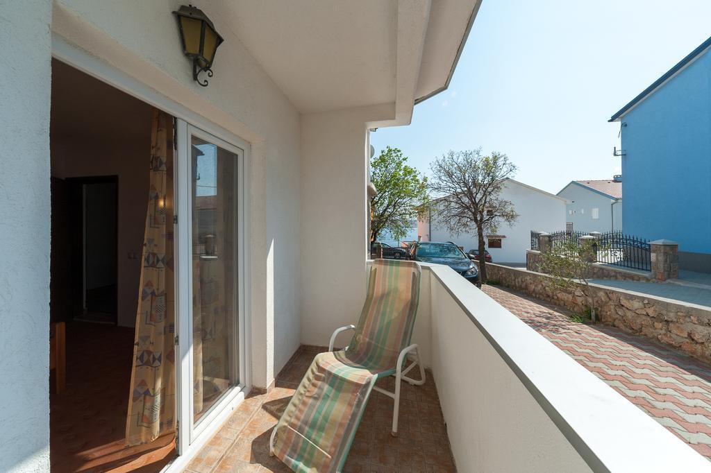 Apartmenthaus Hana Karlobag Esterno foto