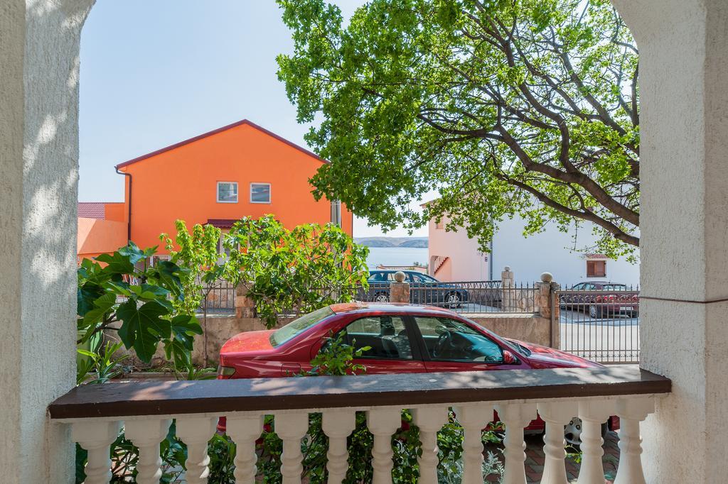 Apartmenthaus Hana Karlobag Esterno foto
