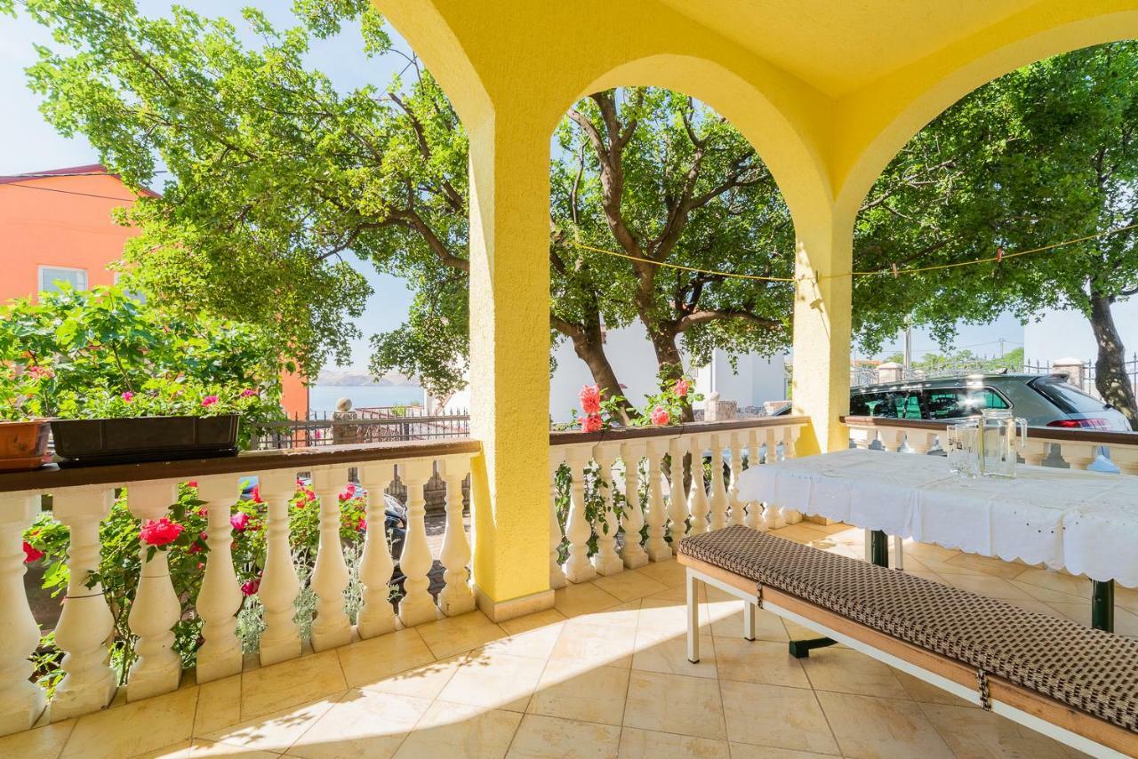 Apartmenthaus Hana Karlobag Esterno foto